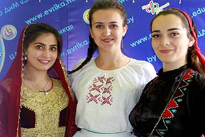 Открытие выставки детского рисунка и плаката